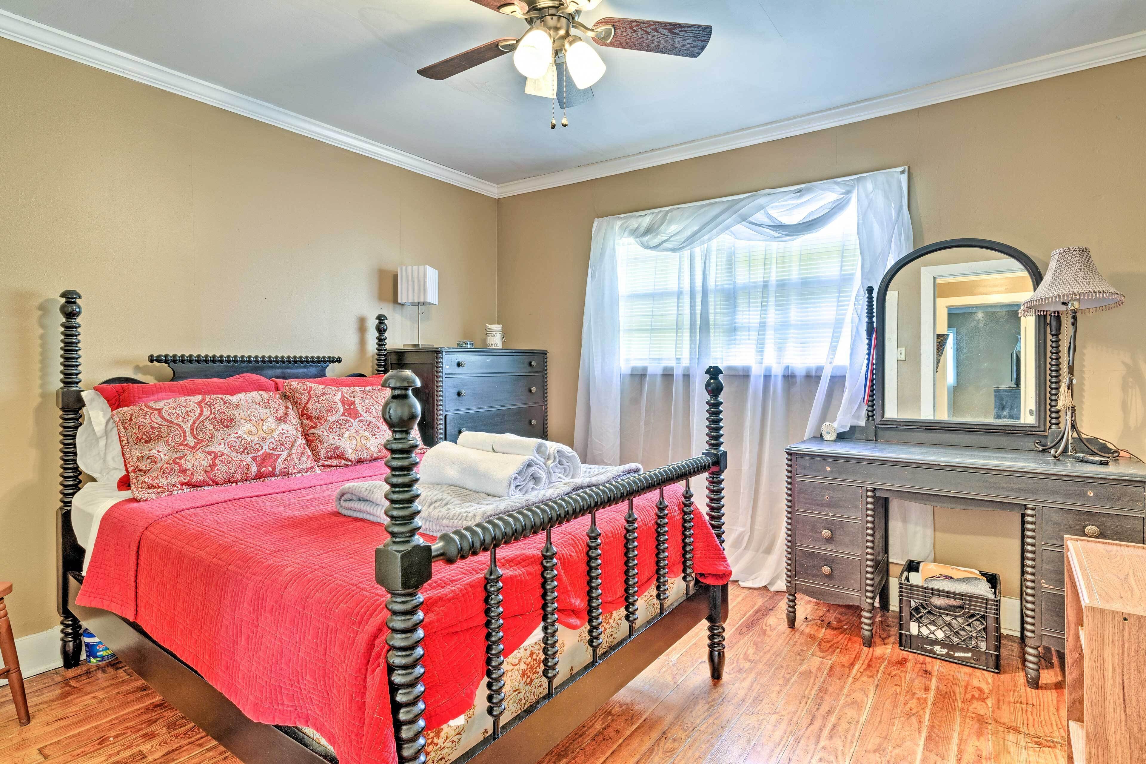 House (3 Bedrooms) | Interior