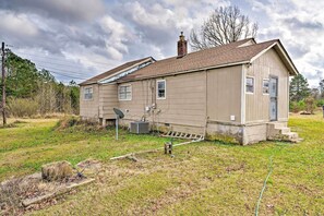 House (3 Bedrooms) | Interior - Oxford Home on Private Land < 7 Mi to Dtwn! (Oxford)