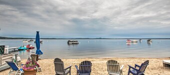 Sebago Lake Cottage w/ Patio + Beach Access!