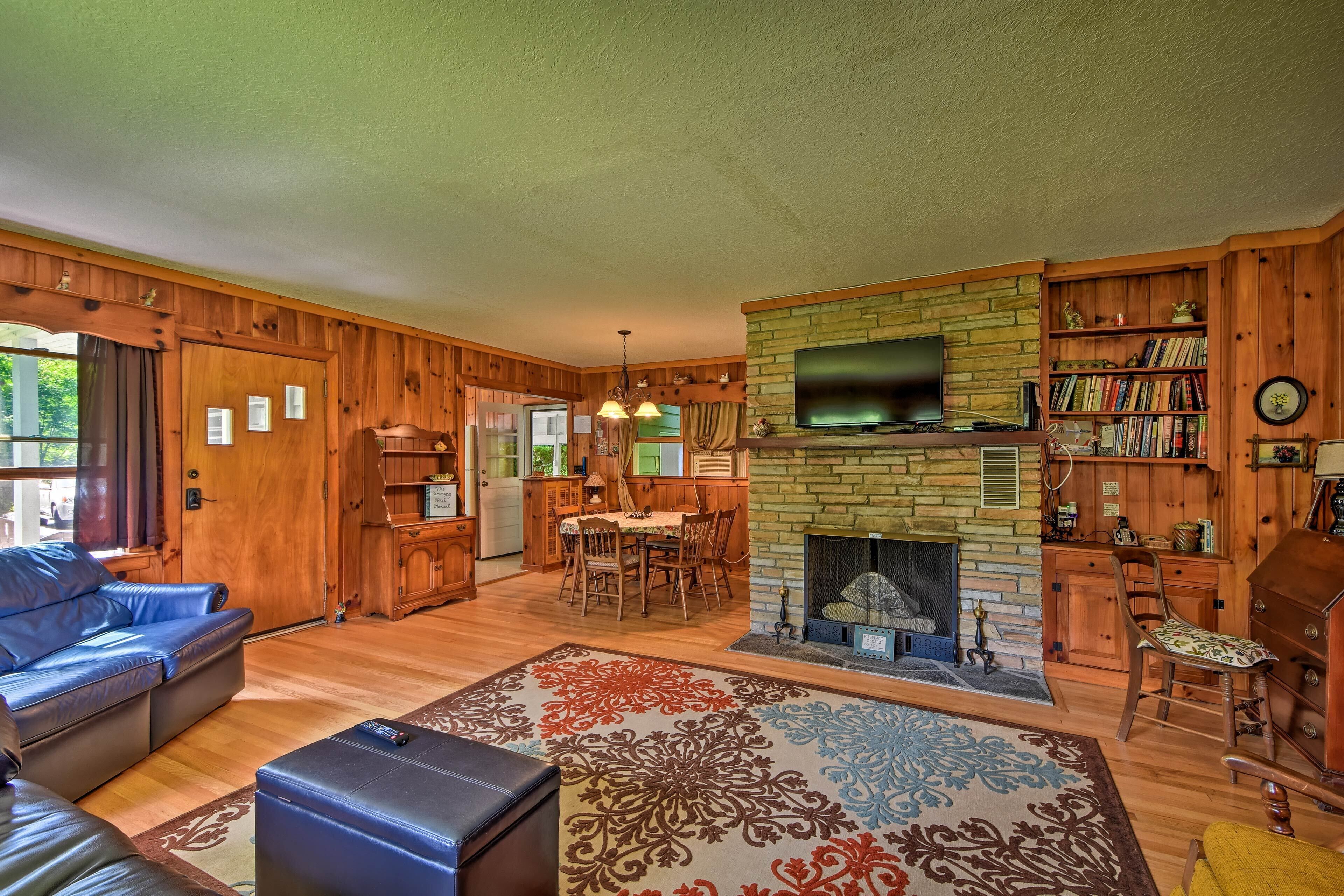 'rolling Acres' Highlands Cabin w/ Fire Pit!