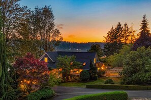 Interior - 'the Hammersley' Luxury Waterfront Estate! (Shelton)