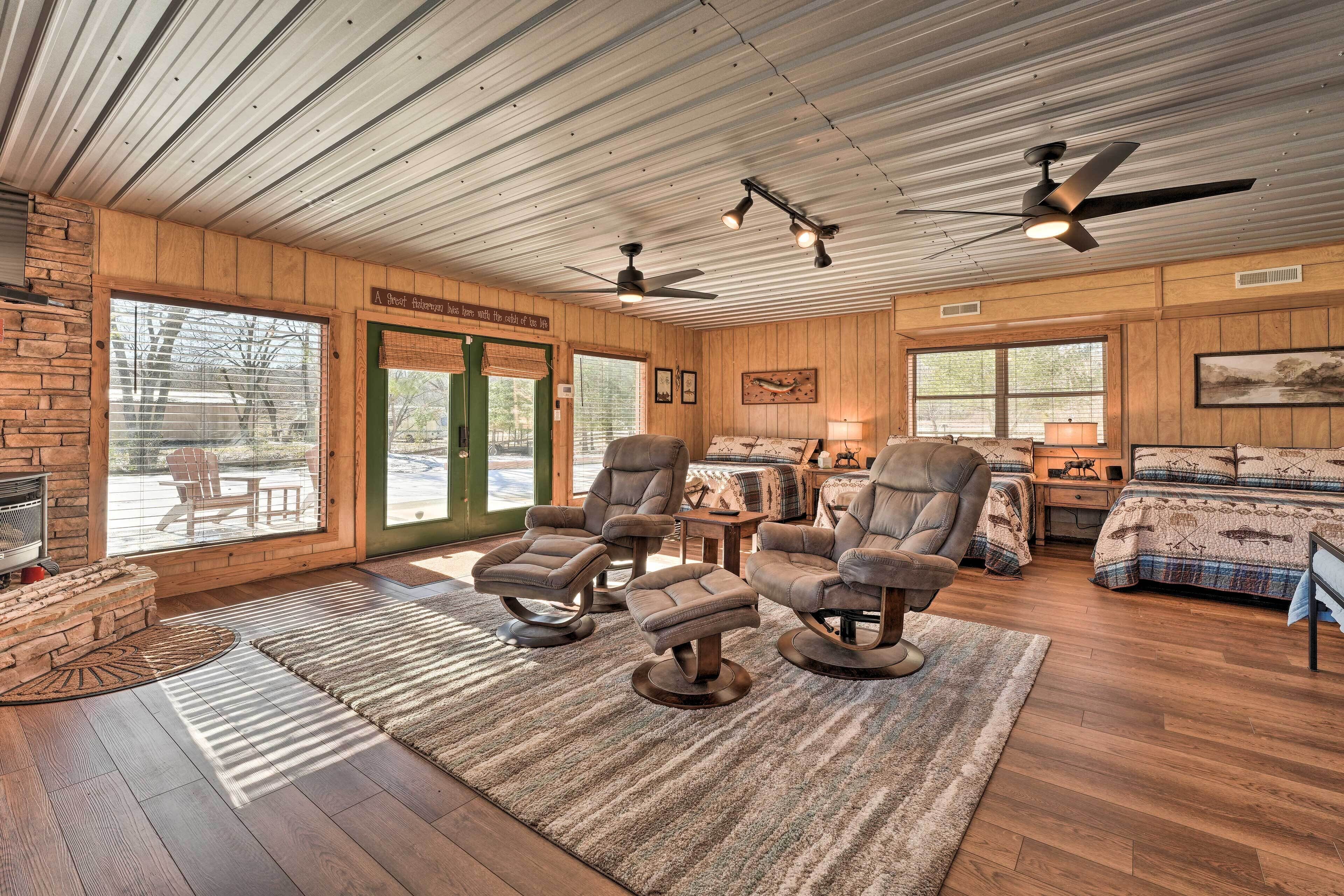 Trout Lodge at Two Rivers - Waterfront Cabin!