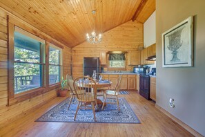 Apartment (0 Bedroom) | Interior - Studio w/ Mtn Views, 1 Mi to Thorncrown Chapel! (Eureka Springs)