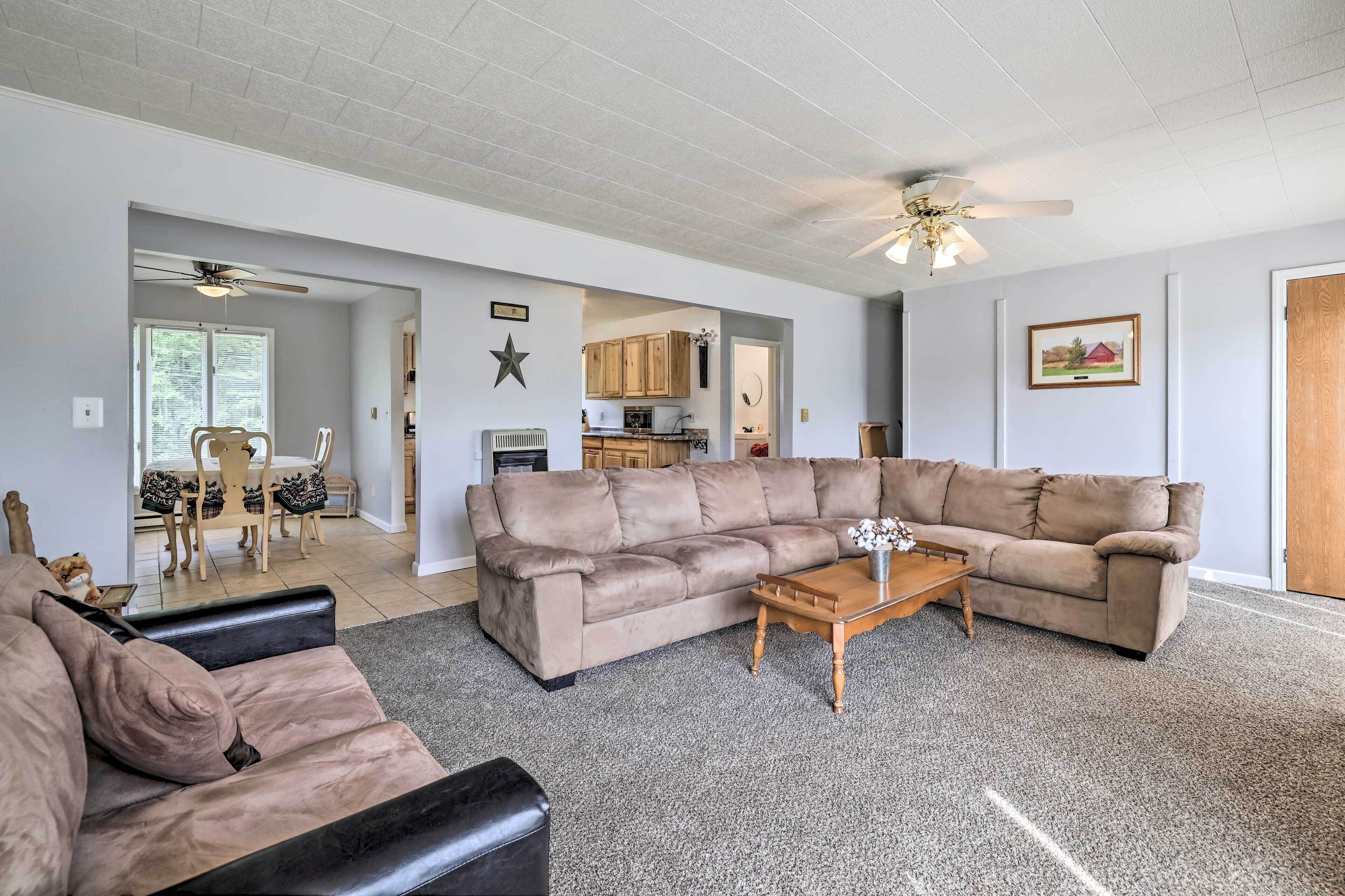 Shickshinny Apt w/ Yard ~ 9 Mi to State Park!