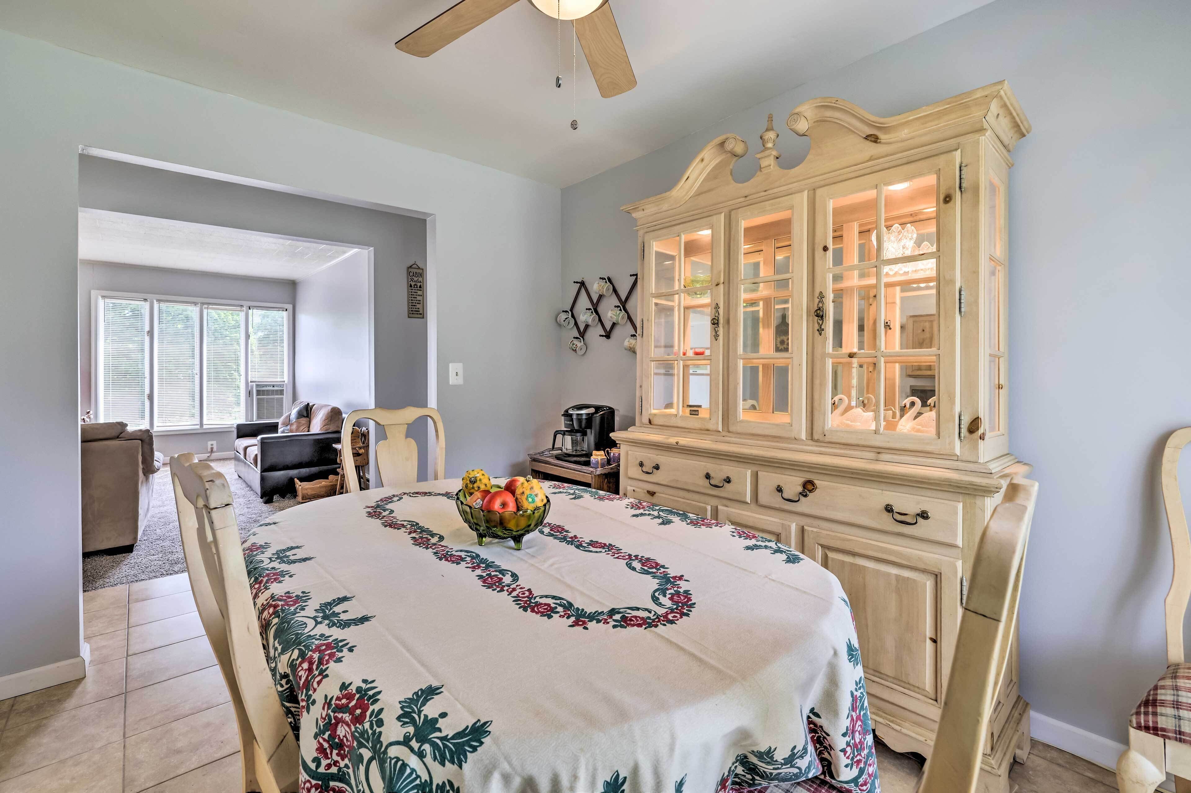 Shickshinny Apt w/ Yard ~ 9 Mi to State Park!