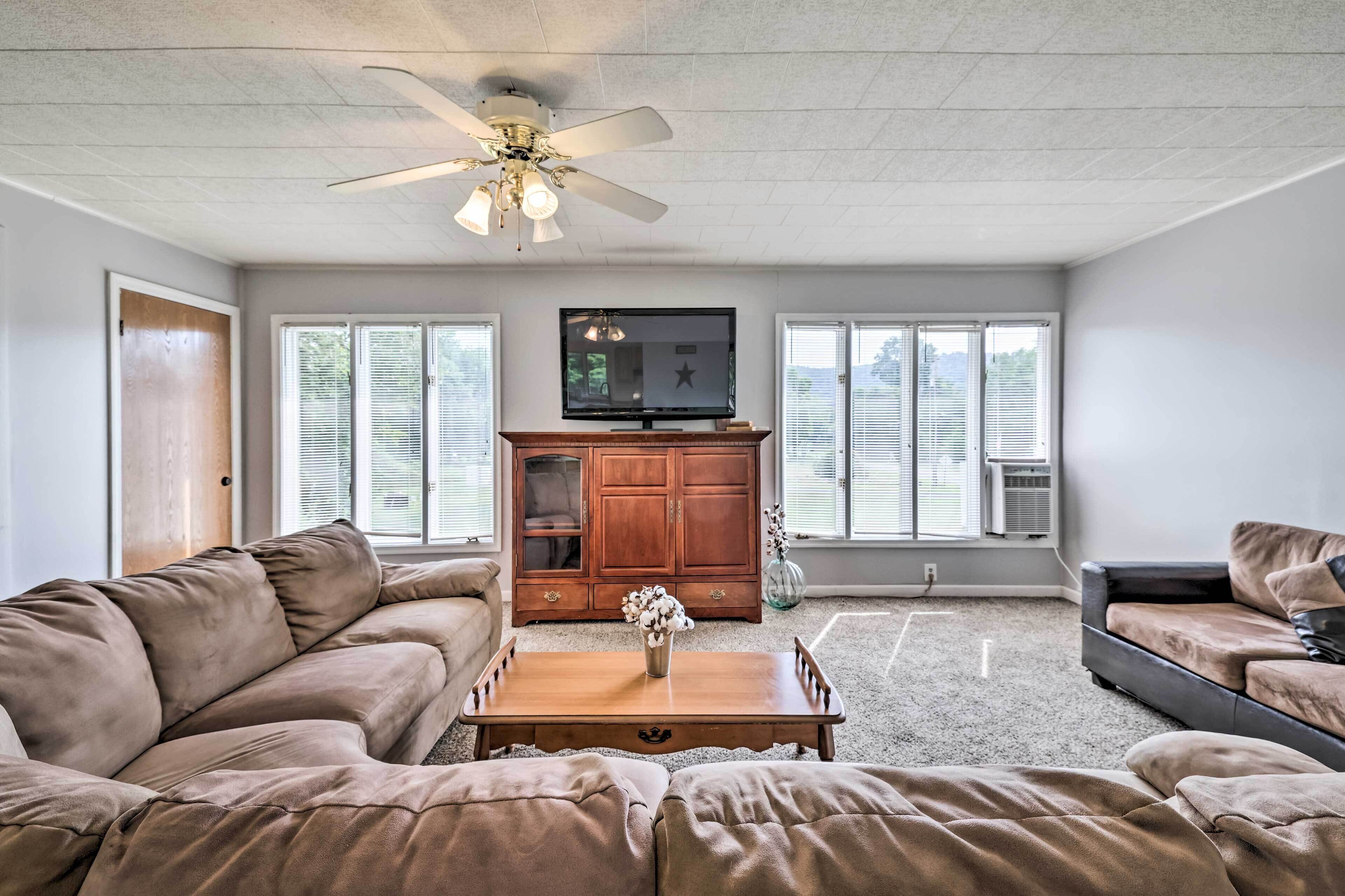 Shickshinny Apt w/ Yard ~ 9 Mi to State Park!