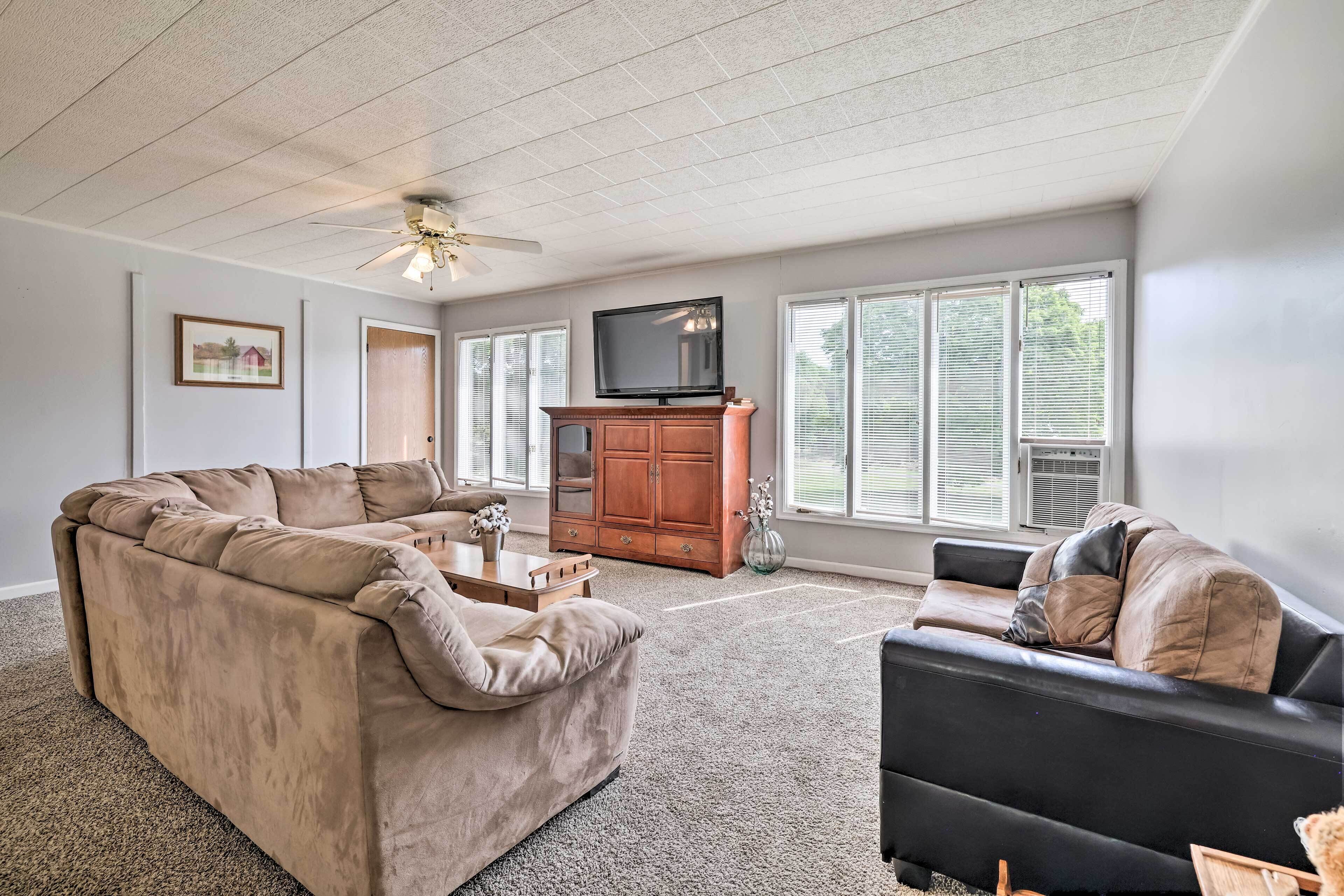 Shickshinny Apt w/ Yard ~ 9 Mi to State Park!