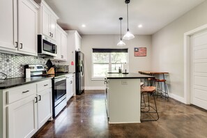 House (3 Bedrooms) | Interior - 1 Mi to Boating & Beaches: Lake Texoma Getaway (Pottsboro)