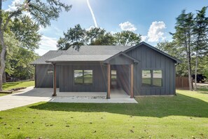 House (3 Bedrooms) | Interior - 1 Mi to Boating & Beaches: Lake Texoma Getaway (Pottsboro)