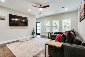 House (3 Bedrooms) | Interior - 1 Mi to Boating & Beaches: Lake Texoma Getaway (Pottsboro)