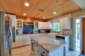 House (3 Bedrooms) | Interior - Sunny Lakefront Family Paradise w/ Deck & 2 Kayaks (Granbury)