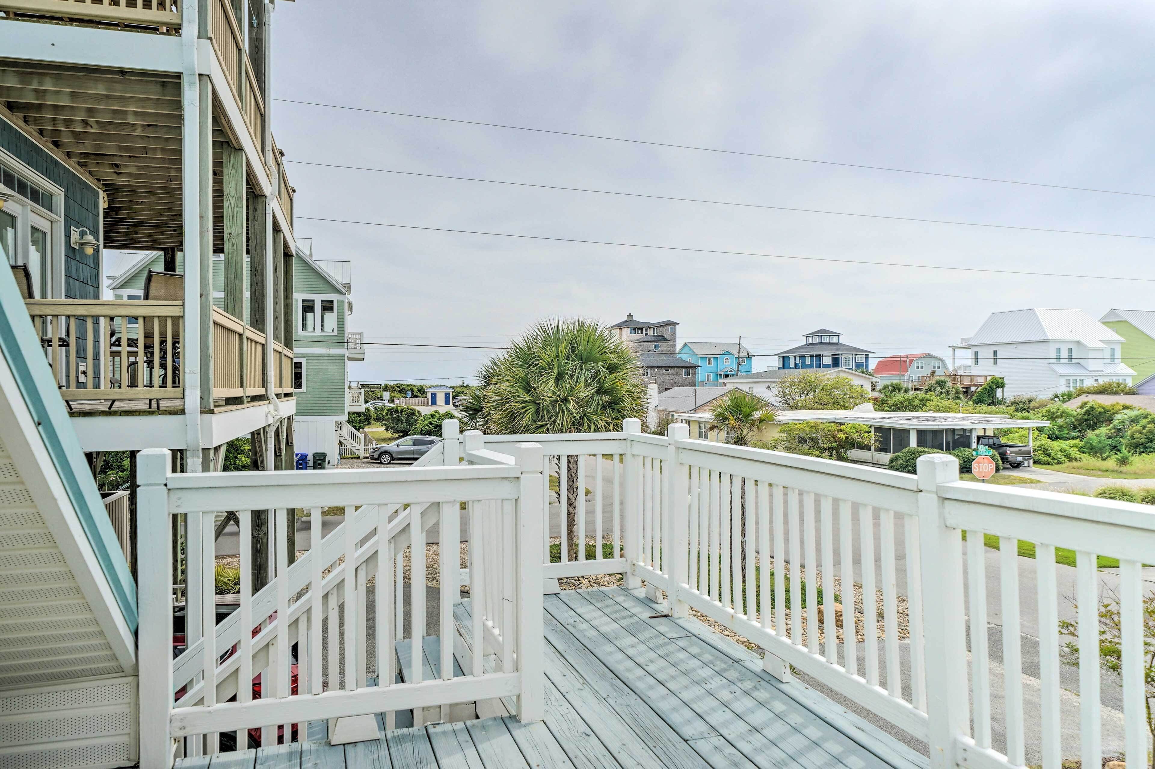 Serene Surf City Hideaway - Walk to Beaches!