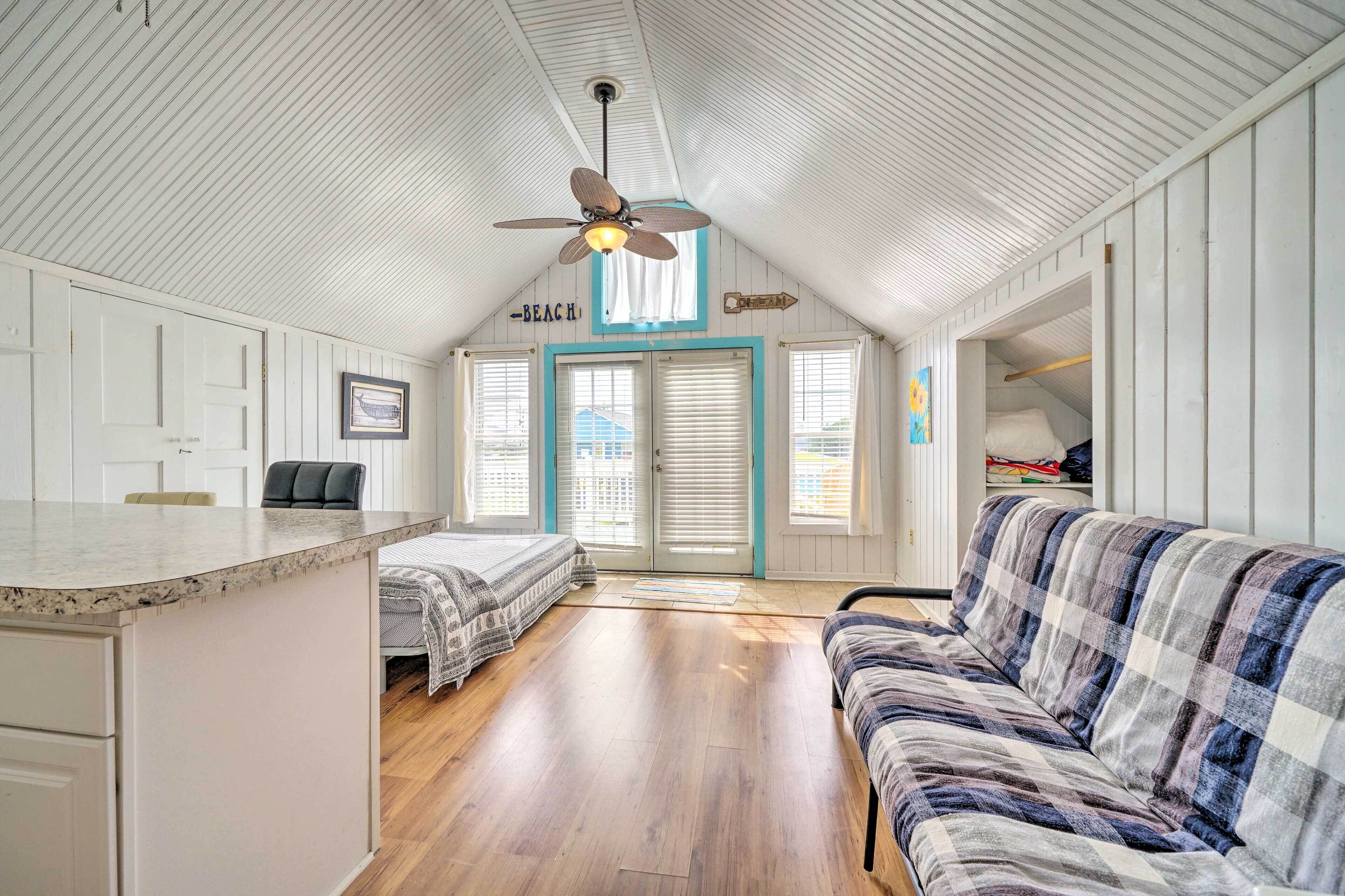 Serene Surf City Hideaway - Walk to Beaches!