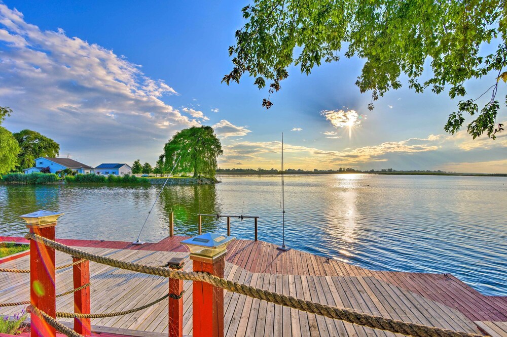 Waterfront Saginaw Bay Retreat w/ Boat Dock!