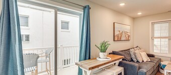 Wildwood Condo w/ Pool Access - Walk to Beach