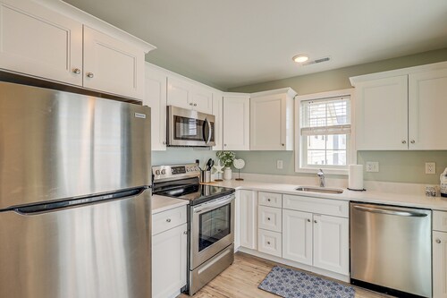 Wildwood Condo w/ Pool Access - Walk to Beach