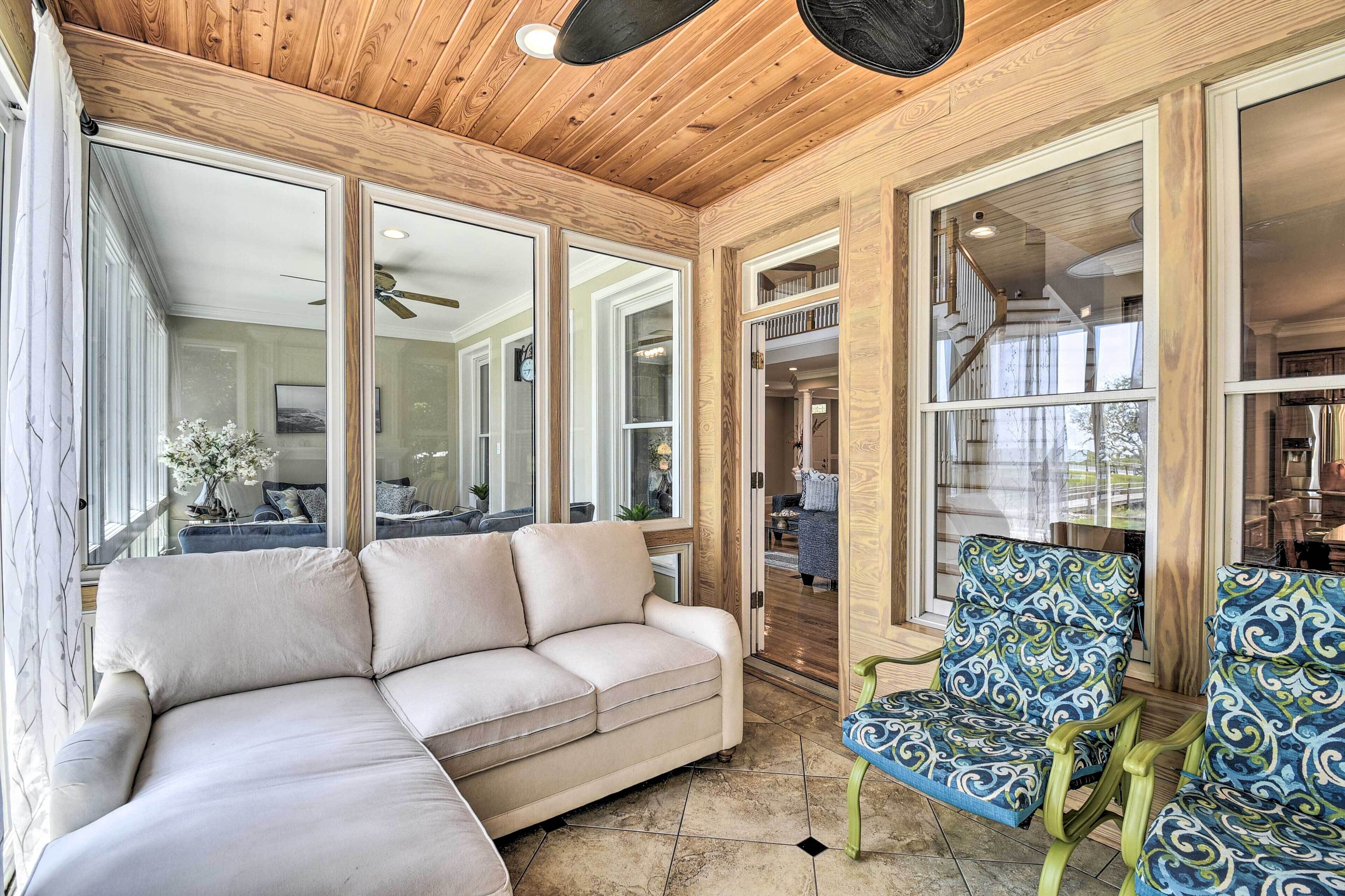 Sprawling Sunset Beach Escape: Dock, Fire Pit