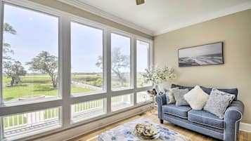 House (6 Bedrooms) | Interior