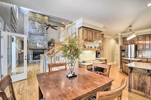 House (6 Bedrooms) | Interior