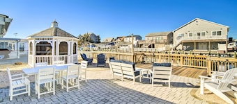 Waterfront Beach Haven West Home w/ Boat Dock