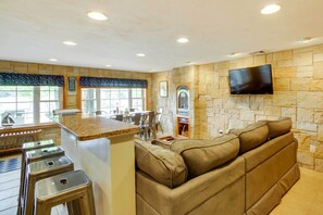 Interior - Laconia Home w/ Beach - 1/2 Mi to Weirs Beach (Laconia)