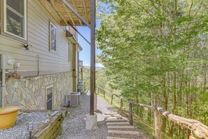 House (2 Bedrooms) | Interior - Sweeping Smoky Mountain Views: Bella Vista' Cabin (Whittier)