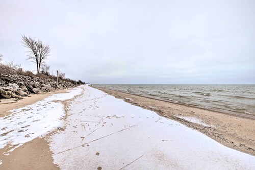 5 Mi to Point Beach State Forest: Home w/ Fire Pit