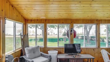 House (6 Bedrooms) | Interior