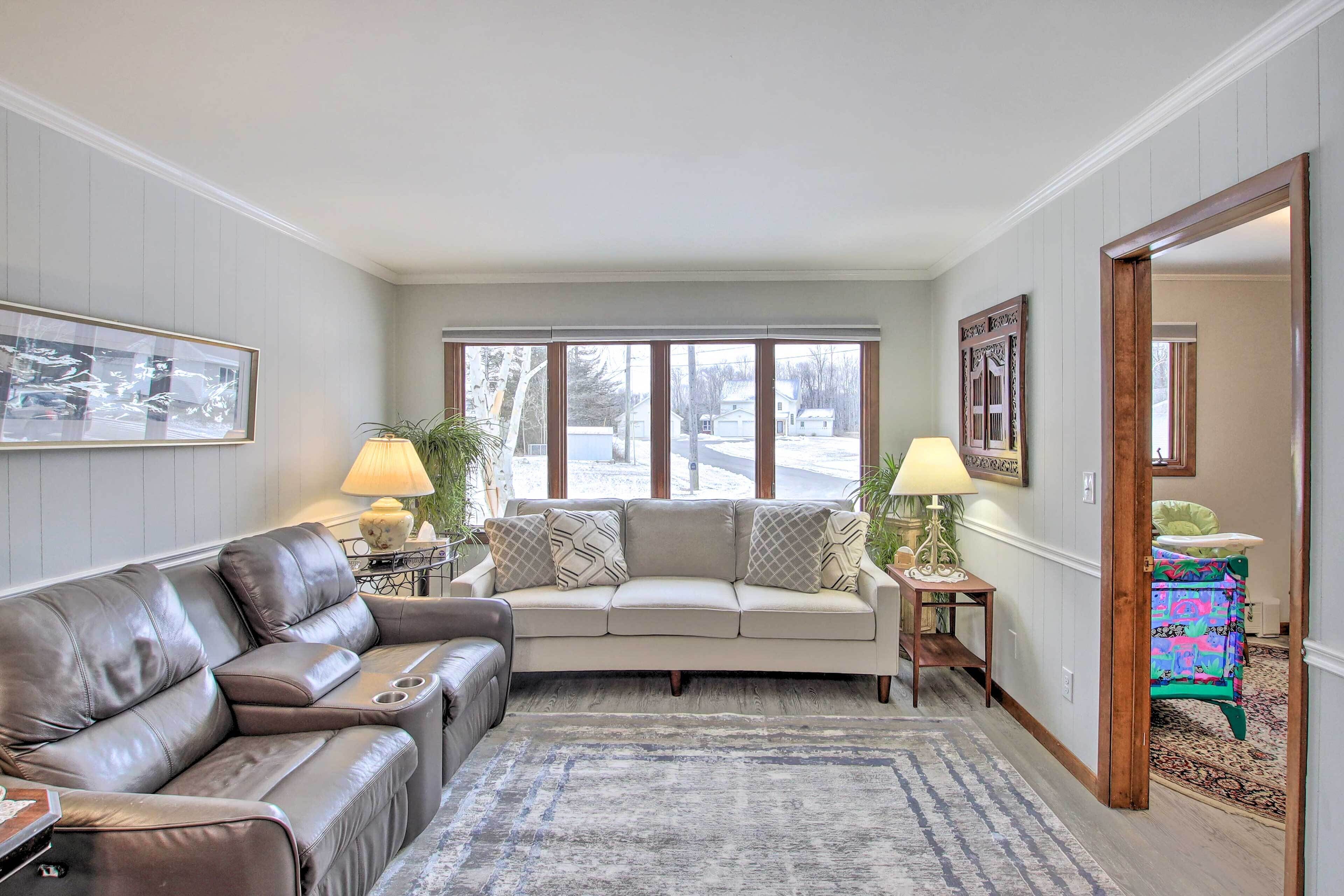 Two Rivers Home - Walk to Lake Michigan!