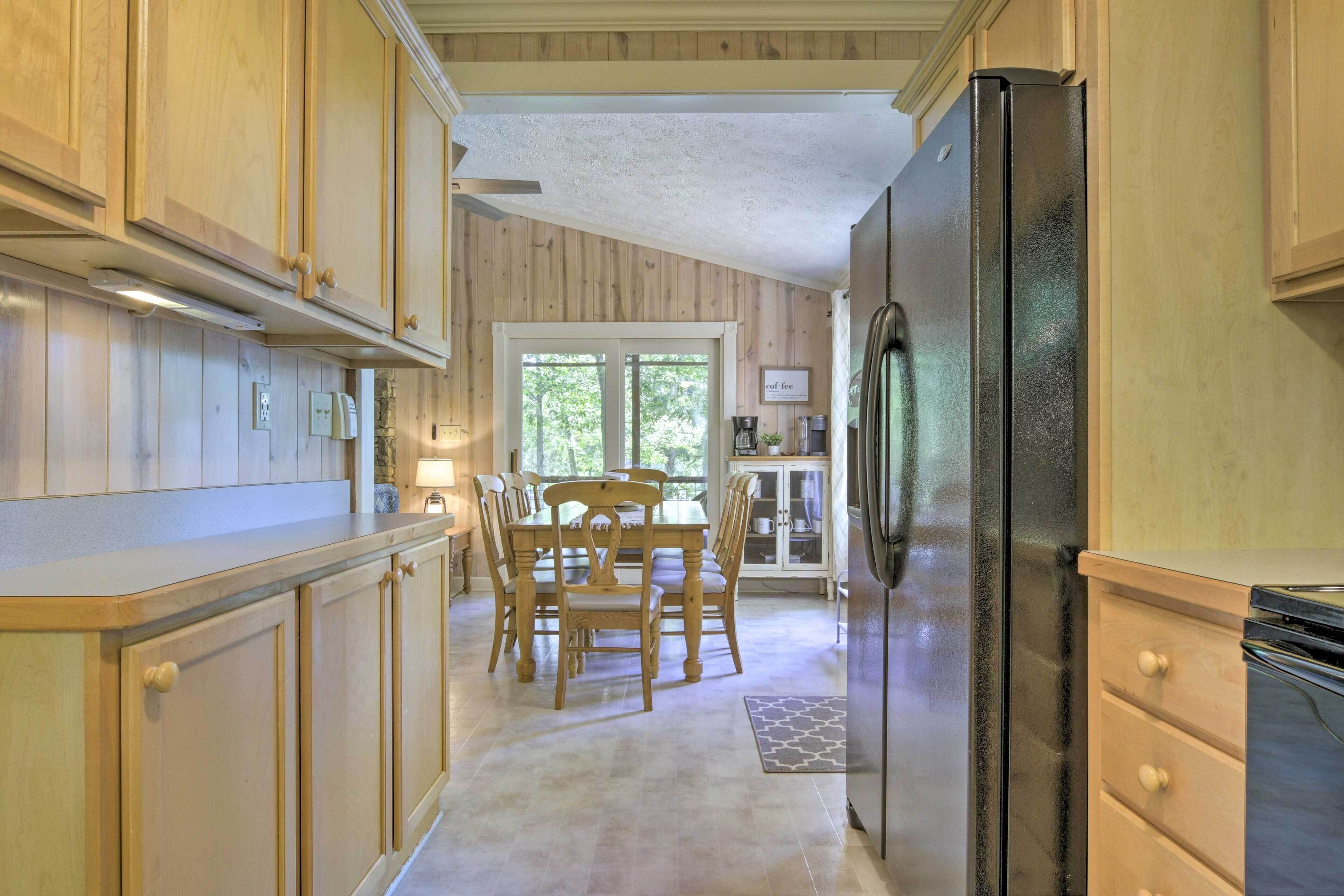 'the Hycove' Hyco Lake Getaway w/ Boat Dock!