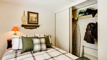 Huis (3 Bedrooms) | 3 slaapkamers, een laptopwerkplek, een strijkplank/strijkijzer