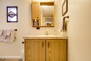 House (3 Bedrooms) | Bathroom | Bathtub