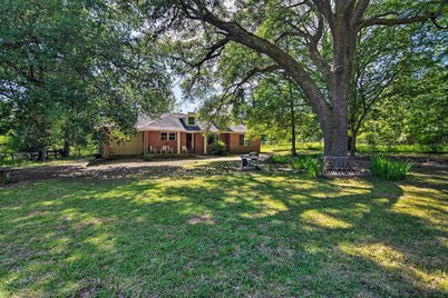 Secluded Baton Rouge Area Hideaway w/ Lawn!