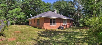 Secluded Baton Rouge Area Hideaway w/ Lawn!