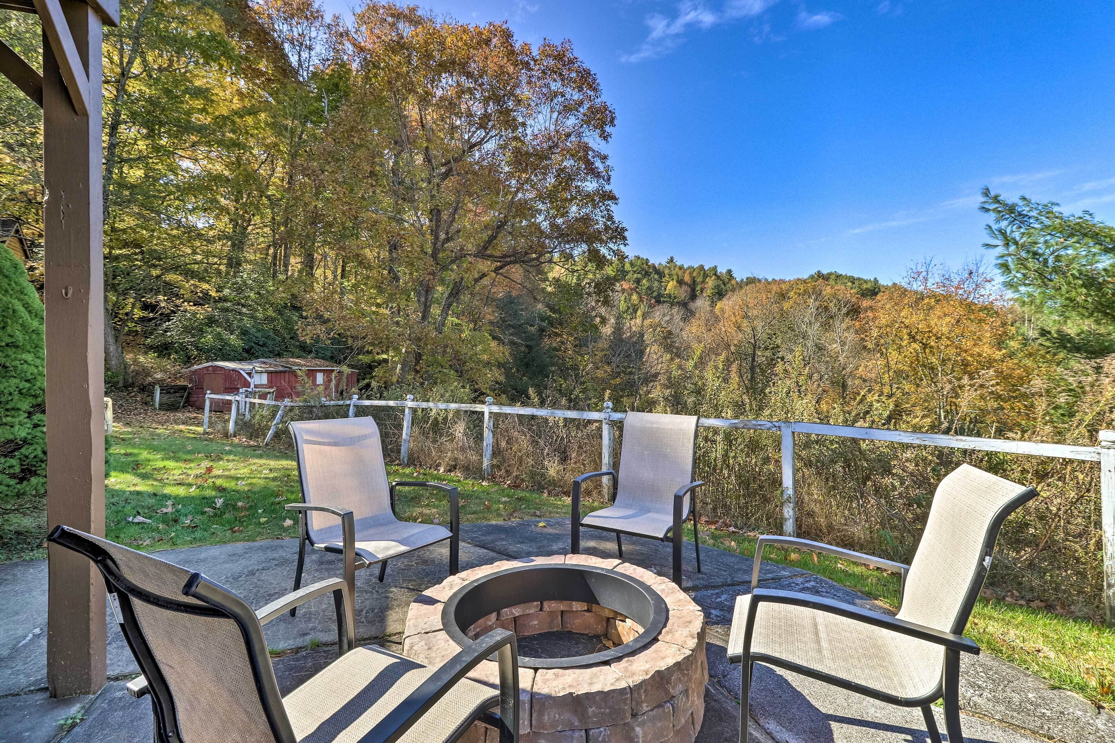 Welcoming Boone Getaway Near Hiking + Skiing!