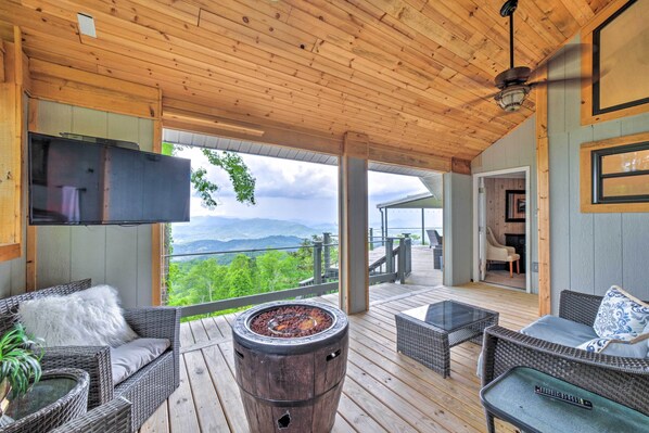 House (2 Bedrooms) | Interior - Mtn Treehouse w/ Fire Pit, Breathtaking Views (Waynesville)