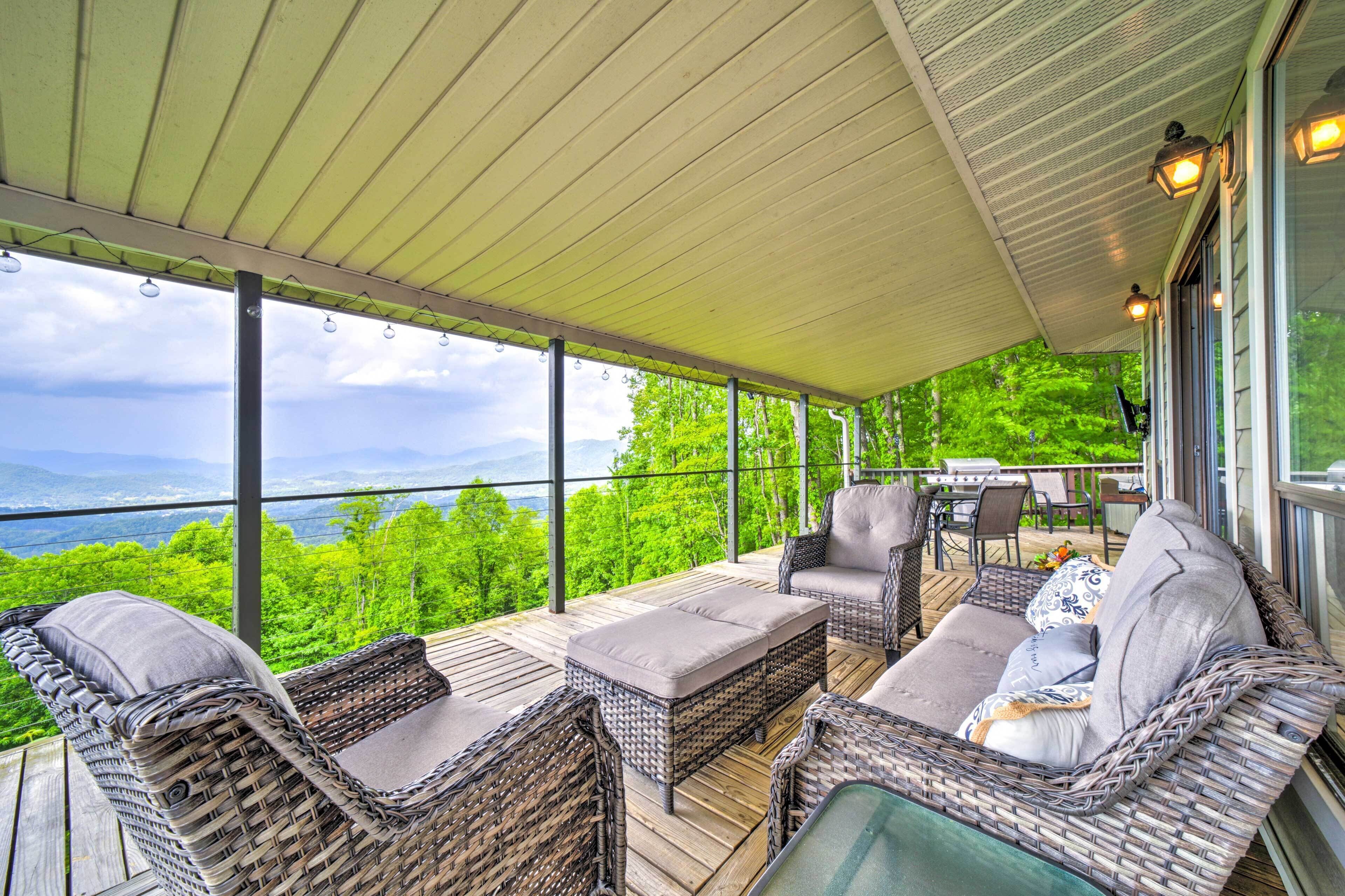 Mtn Treehouse w/ Fire Pit, Breathtaking Views