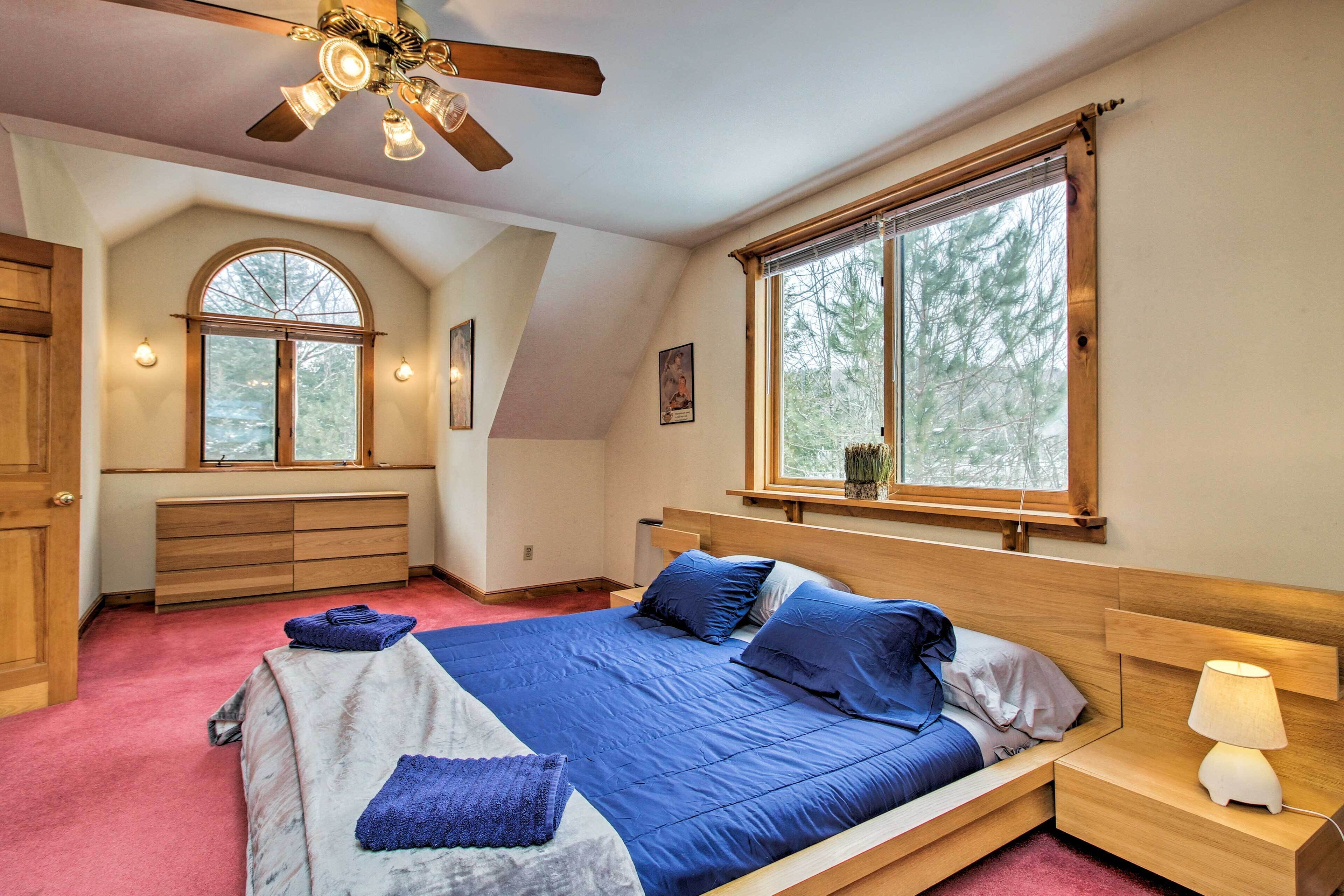 Vermont Getaway w/ Deck - 6 Miles to Mt Snow!