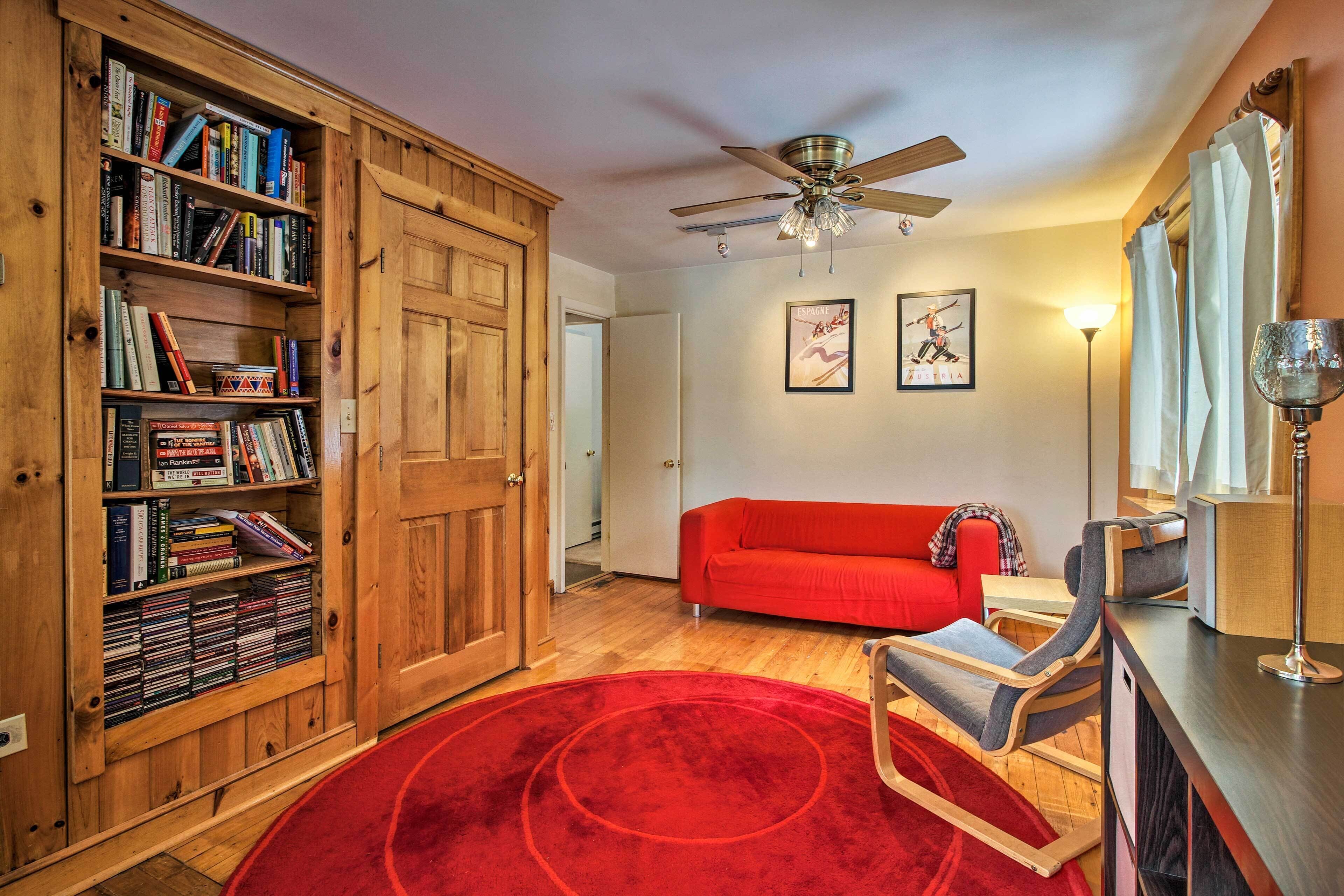 Vermont Getaway w/ Deck - 6 Miles to Mt Snow!