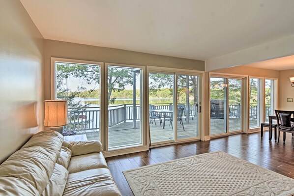 House (4 Bedrooms) | Interior - Waterfront House W/dock & Deck on Little Bear Lake (Johannesburg)