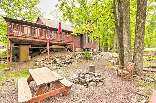 Relaxing Eagle Rock Resort Home - 1 Block to Lake!