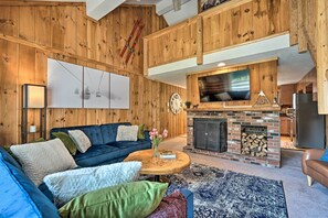 Apartment (3 Bedrooms) | Front of property - Relaxing Mountain Refuge: 4 Miles to Mt Snow! (West Dover)