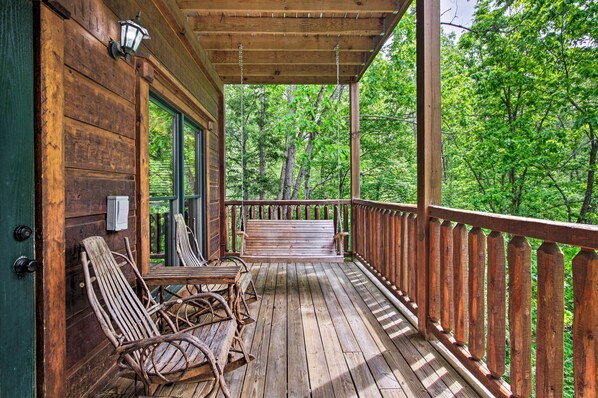 House (3 Bedrooms) | Interior - Cabin w/ Pool Access ~ 3 Mi to Downtown Gatlinburg (Gatlinburg)