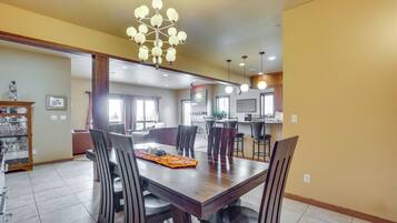 House (4 Bedrooms) | Interior