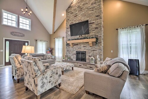 Upstate Hideaway w/ Hot Tub, 13 Mi to Malone!