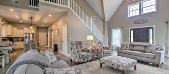 Upstate Hideaway w/ Hot Tub, 13 Mi to Malone!