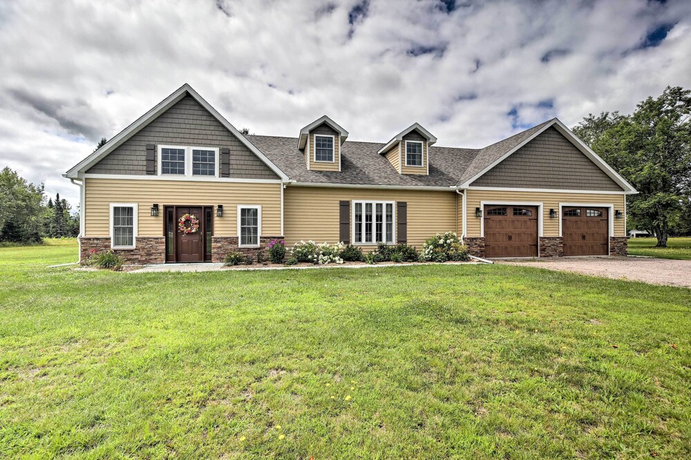 Upstate Hideaway w/ Hot Tub, 13 Mi to Malone!