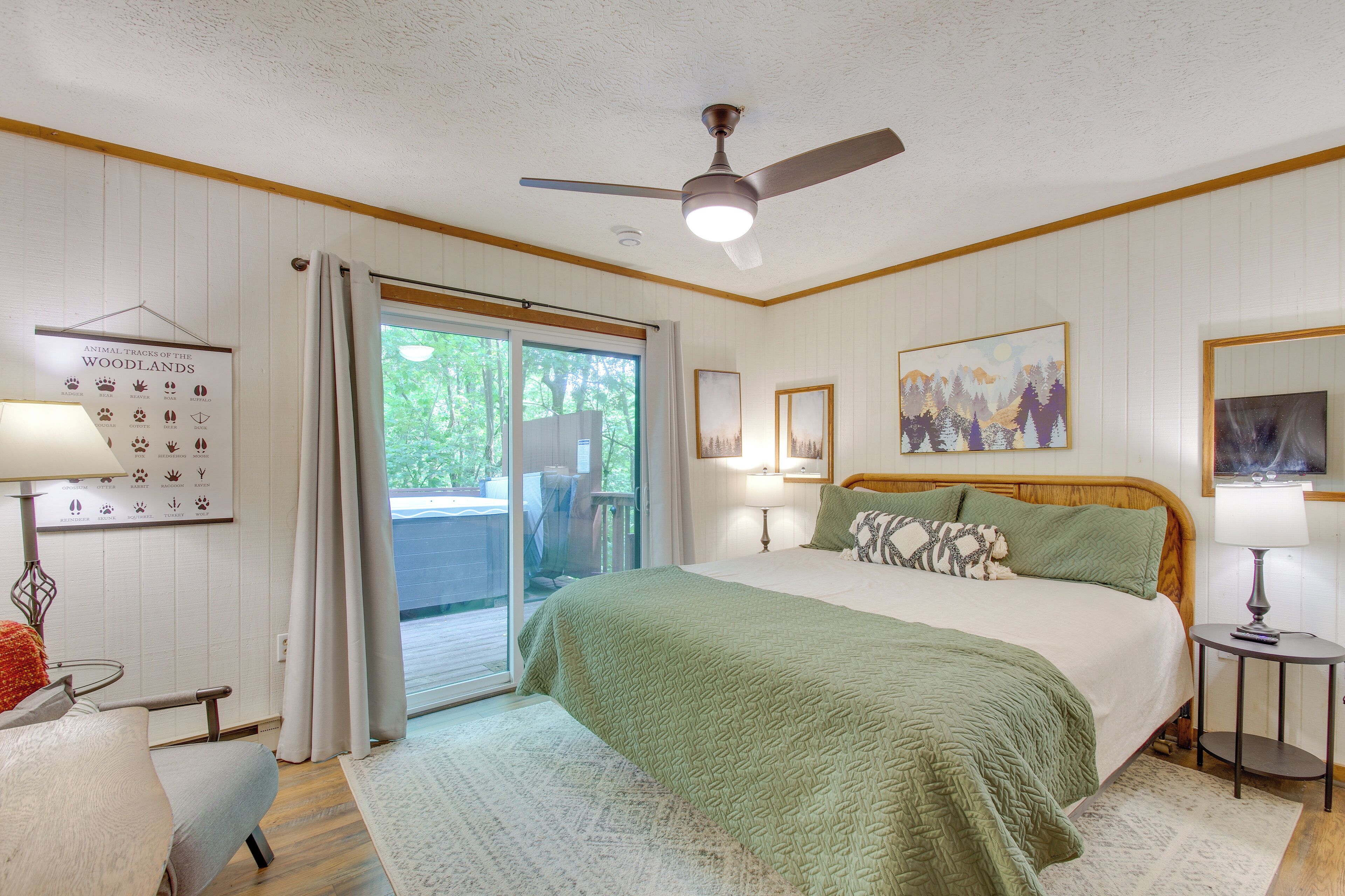 Wintergreen Cabin w/ Hot Tub: Golf & Relax!