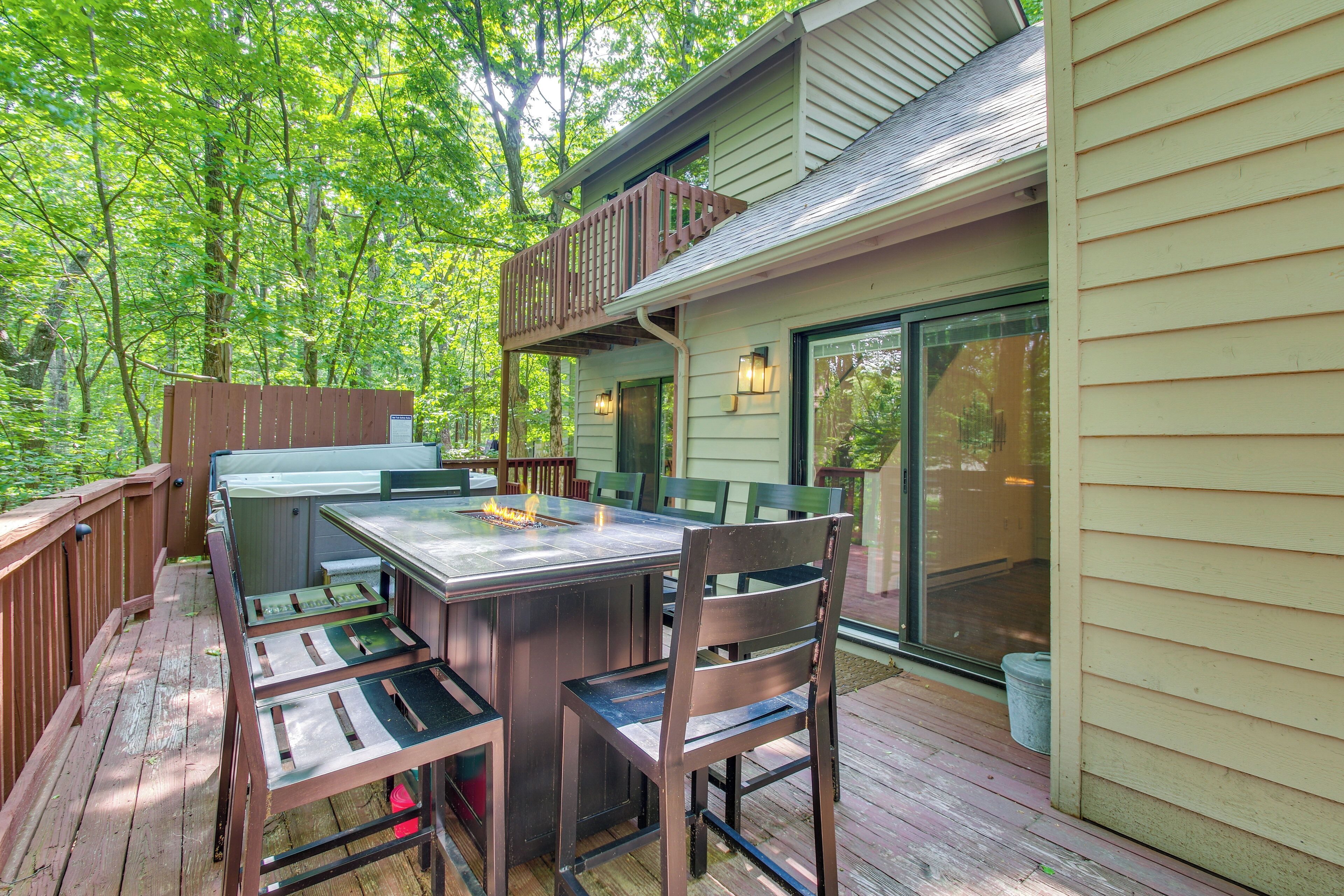 Wintergreen Cabin w/ Hot Tub: Golf & Relax!