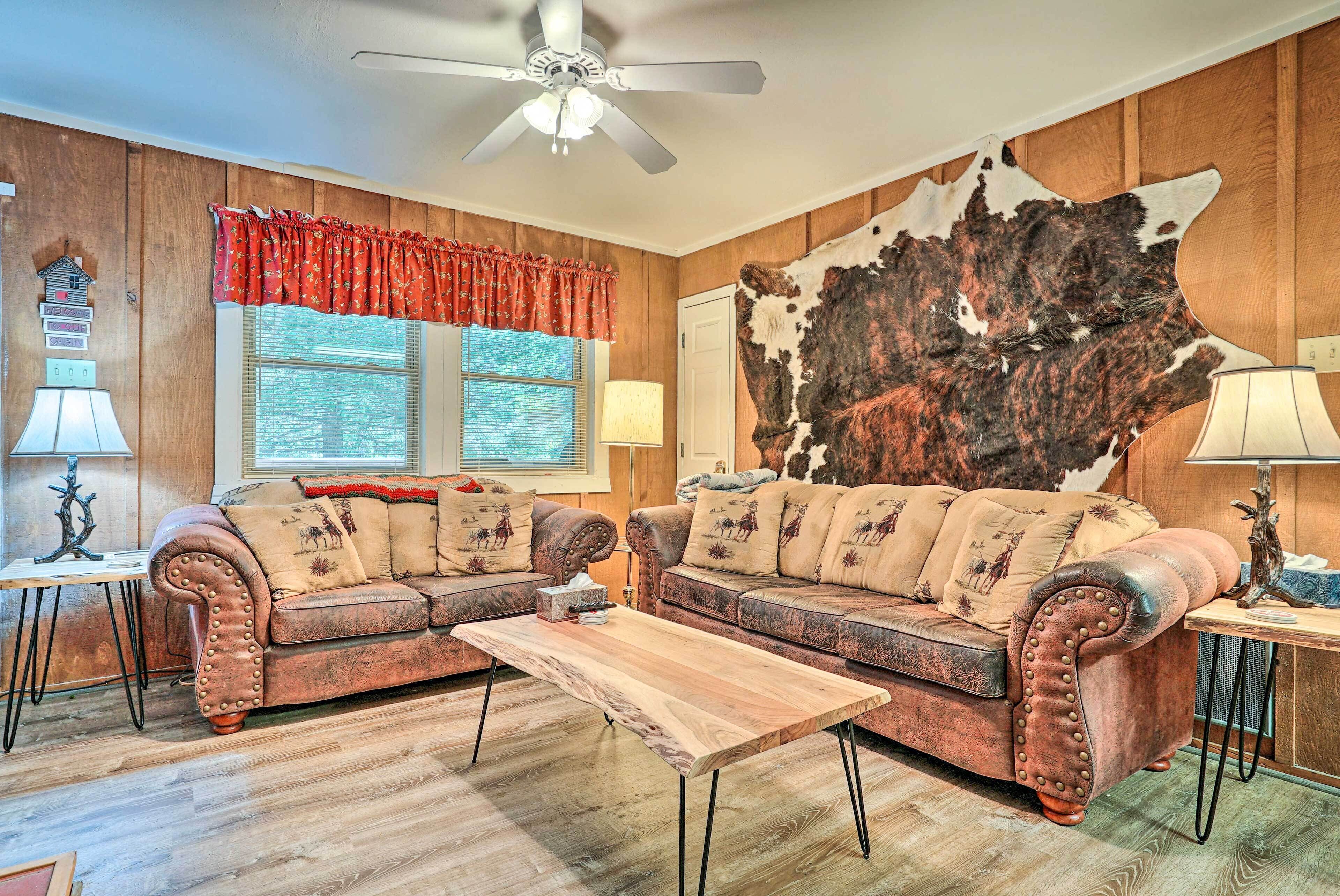 Rustic Cloudcroft Home ~ 2 Mi to Ski Slopes!